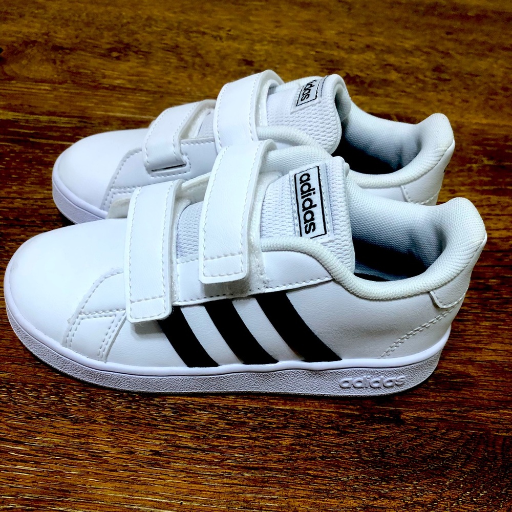 Toddler boys low adidas sneakers